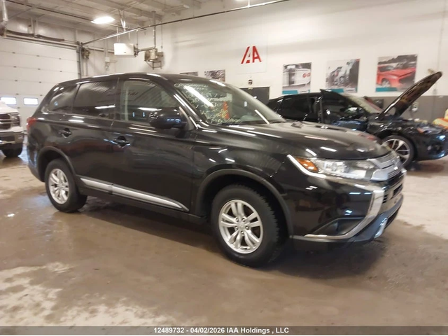 Mitsubishi Outlander 2.4 L * AWD* Buy now - автомобили, коли, обяви за нови и употребявани 2
