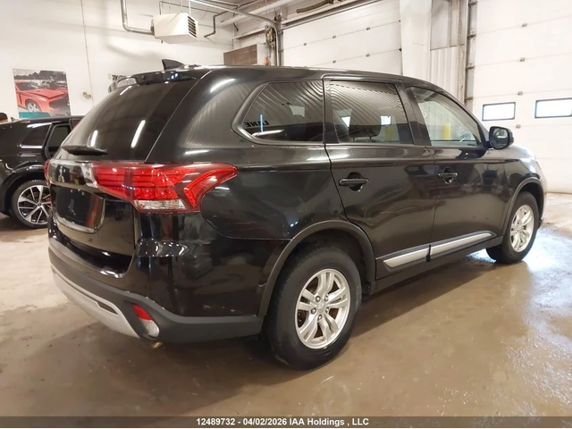 Mitsubishi Outlander 2.4 L * AWD* Buy now - автомобили, коли, обяви за нови и употребявани 3