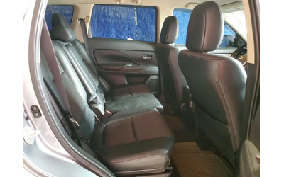 Mitsubishi Outlander SE - автомобили, коли, обяви за нови и употребявани 9