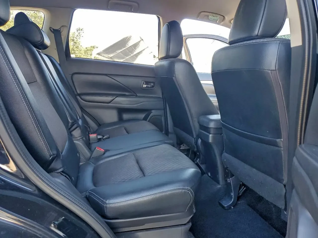 Mitsubishi Outlander - автомобили, коли, обяви за нови и употребявани 9