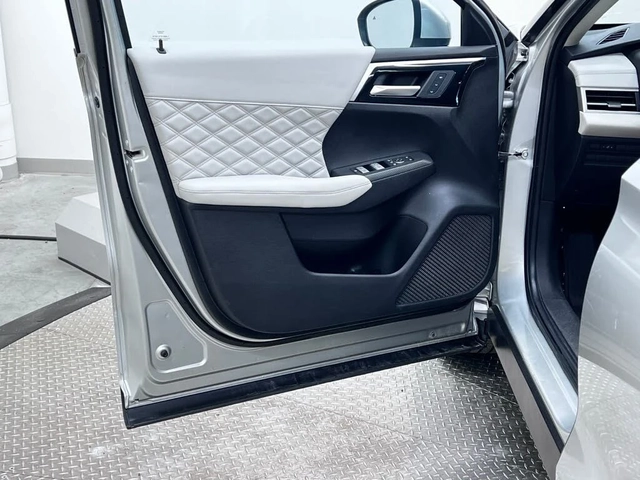 Mitsubishi Outlander SE S-AWC/DIGITAL/DRIVE-ASSISTS/PREMIUM INT. - автомобили, коли, обяви за нови и употребявани 10