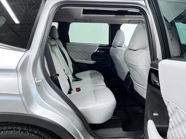 Mitsubishi Outlander SE S-AWC/DIGITAL/DRIVE-ASSISTS/PREMIUM INT. - автомобили, коли, обяви за нови и употребявани 16