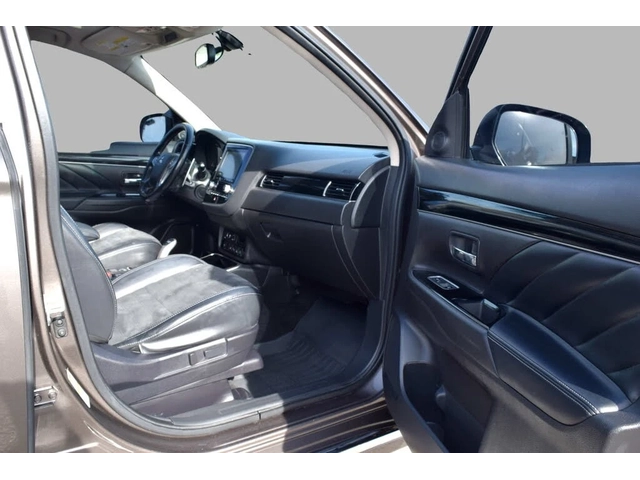 Mitsubishi Outlander * ПАНО* KEYLESS* Camera* ПОДГРЕВ* - автомобили, коли, обяви за нови и употребявани 11