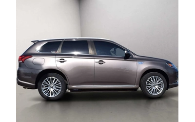 mitsubishi-outlander - 2