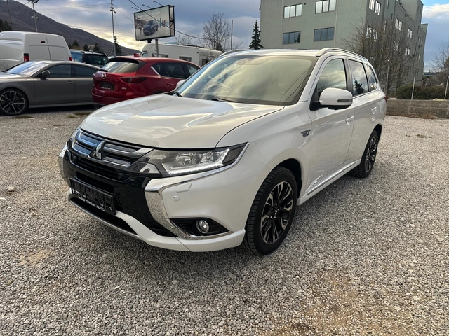 Mitsubishi Outlander ШВЕЙЦАРИЯ 4х4 АВТОМАТИК - автомобили, коли, обяви за нови и употребявани 0