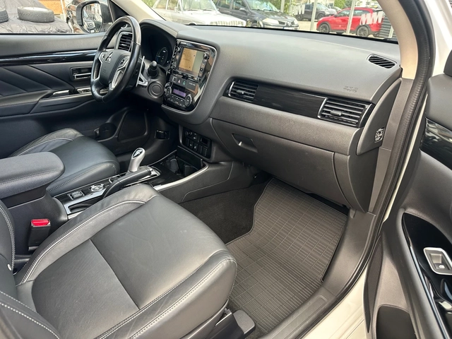 Mitsubishi Outlander ШВЕЙЦАРИЯ 4х4 АВТОМАТИК - автомобили, коли, обяви за нови и употребявани 10