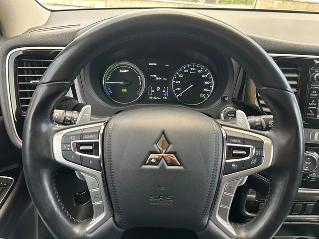 Mitsubishi Outlander ШВЕЙЦАРИЯ 4х4 АВТОМАТИК - автомобили, коли, обяви за нови и употребявани 11