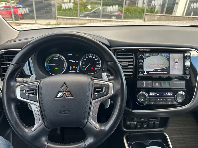 Mitsubishi Outlander ШВЕЙЦАРИЯ 4х4 АВТОМАТИК - автомобили, коли, обяви за нови и употребявани 12