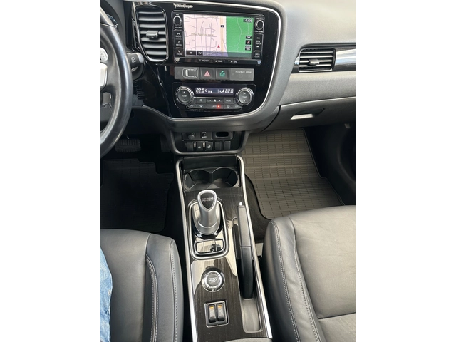 Mitsubishi Outlander ШВЕЙЦАРИЯ 4х4 АВТОМАТИК - автомобили, коли, обяви за нови и употребявани 13