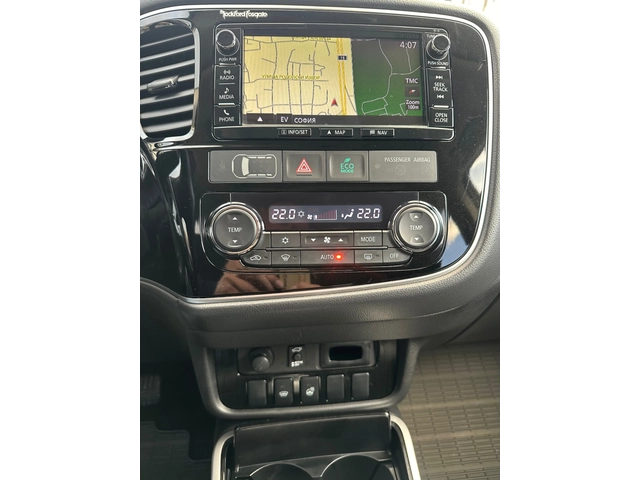 Mitsubishi Outlander ШВЕЙЦАРИЯ 4х4 АВТОМАТИК - автомобили, коли, обяви за нови и употребявани 14