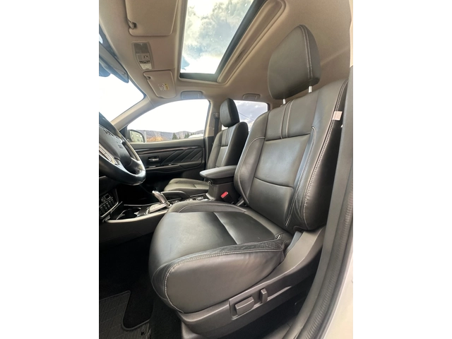 Mitsubishi Outlander ШВЕЙЦАРИЯ 4х4 АВТОМАТИК - автомобили, коли, обяви за нови и употребявани 15