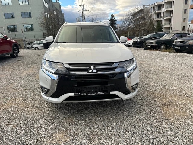 Mitsubishi Outlander ШВЕЙЦАРИЯ 4х4 АВТОМАТИК - автомобили, коли, обяви за нови и употребявани 1