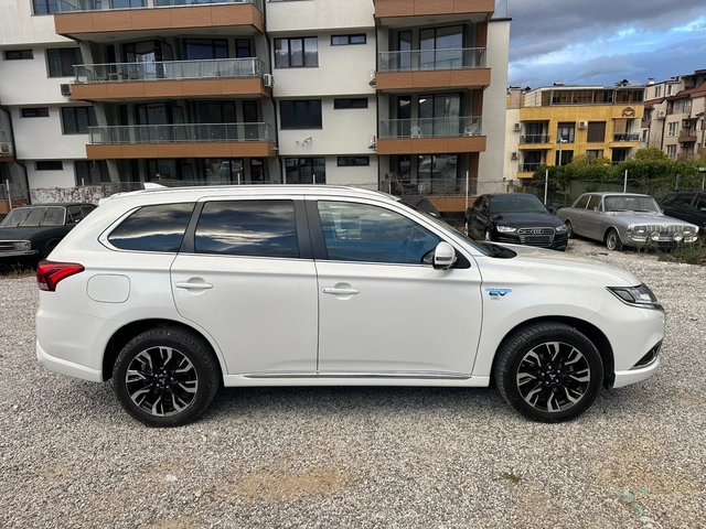 Mitsubishi Outlander ШВЕЙЦАРИЯ 4х4 АВТОМАТИК - автомобили, коли, обяви за нови и употребявани 3