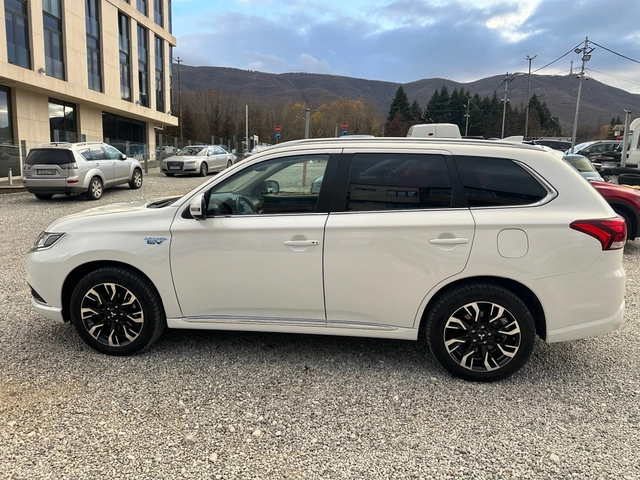 Mitsubishi Outlander ШВЕЙЦАРИЯ 4х4 АВТОМАТИК - автомобили, коли, обяви за нови и употребявани 6