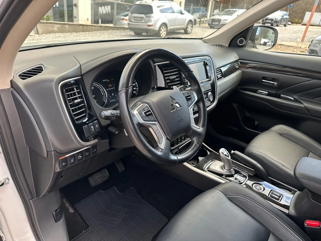 Mitsubishi Outlander ШВЕЙЦАРИЯ 4х4 АВТОМАТИК - автомобили, коли, обяви за нови и употребявани 8