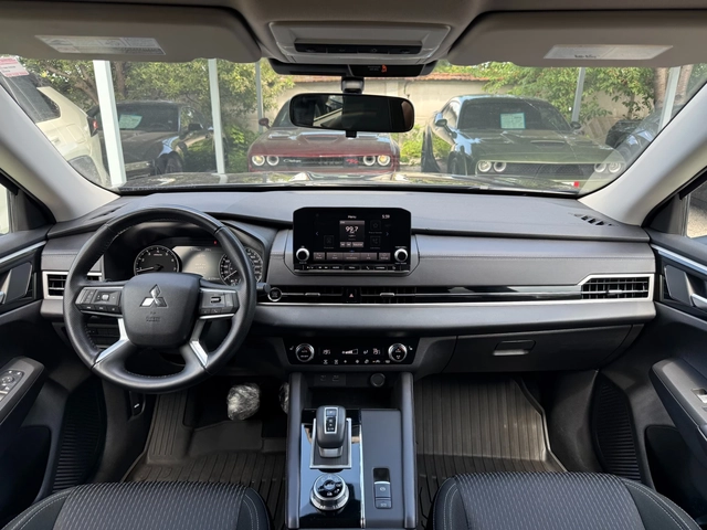 Mitsubishi Outlander 2.5 AWD, 7-SEATS - автомобили, коли, обяви за нови и употребявани 13