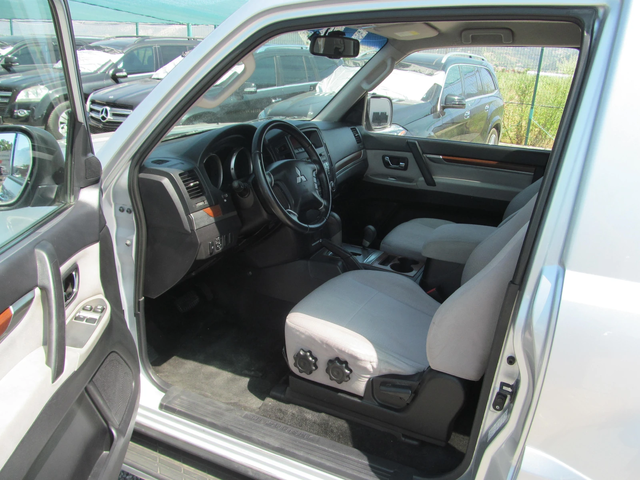 Mitsubishi Pajero 3.8i* 250k.c* avto - автомобили, коли, обяви за нови и употребявани 8