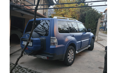 mitsubishi-pajero-3-2d - 2