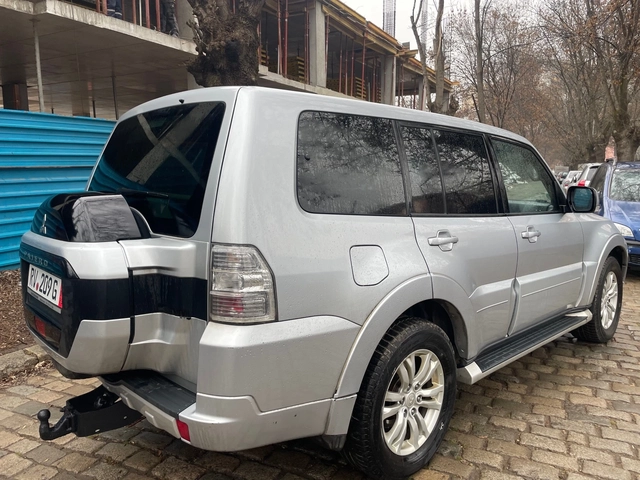 Mitsubishi Pajero 3.2DID - автомобили, коли, обяви за нови и употребявани 4