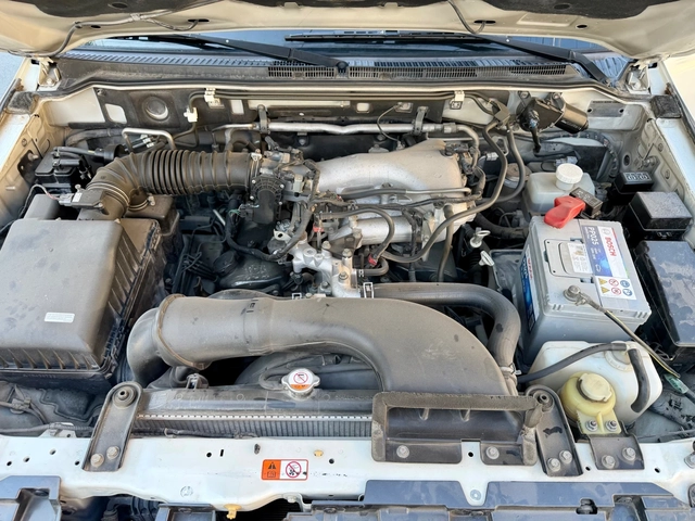 Mitsubishi Pajero Pajero 3.6 - автомобили, коли, обяви за нови и употребявани 12