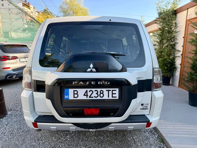 Mitsubishi Pajero Pajero 3.6 - автомобили, коли, обяви за нови и употребявани 3