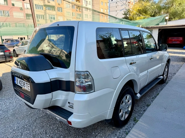 Mitsubishi Pajero Pajero 3.6 - автомобили, коли, обяви за нови и употребявани 4
