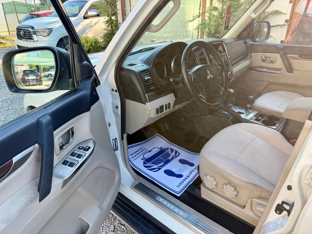 Mitsubishi Pajero Pajero 3.6 - автомобили, коли, обяви за нови и употребявани 6
