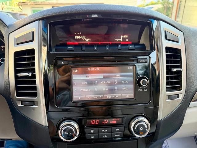 Mitsubishi Pajero Pajero 3.6 - автомобили, коли, обяви за нови и употребявани 9