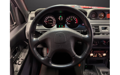 Mitsubishi Pajero V6 - автомобили, коли, обяви за нови и употребявани 27