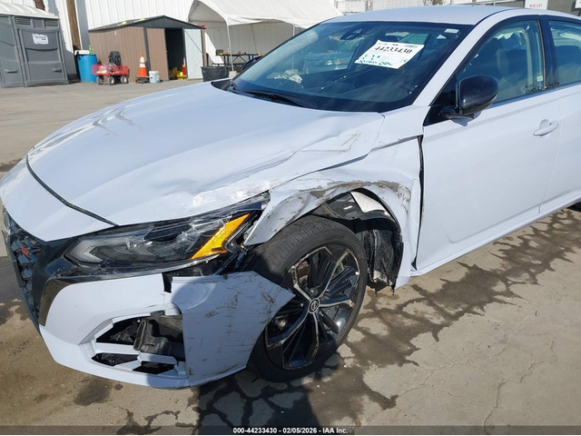 Nissan Altima 2.5L I-4 DI, DOHC, VVT, 188HP Front Wheel Drive - автомобили, коли, обяви за нови и употребявани 5