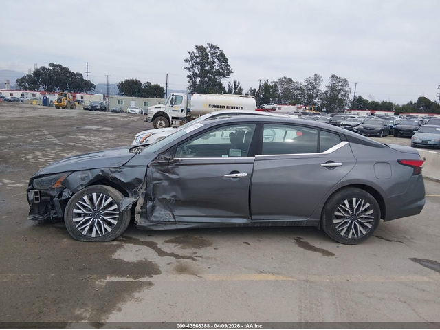 Nissan Altima 2.5L I-4 DI, DOHC, VVT, 188HP Front Wheel Drive - автомобили, коли, обяви за нови и употребявани 13