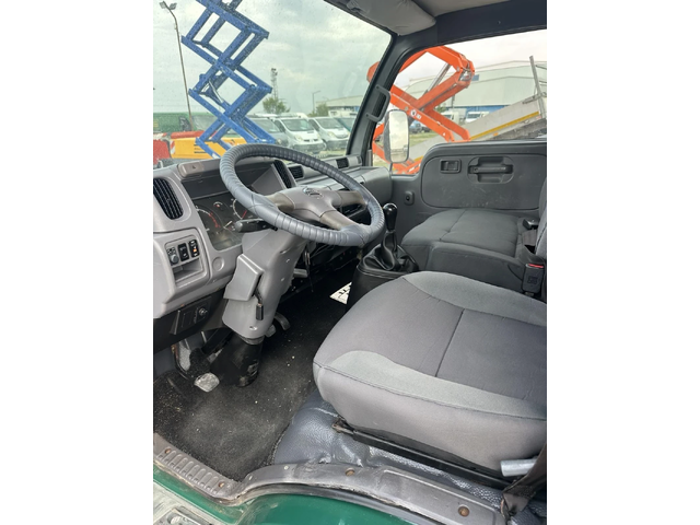 Nissan Capstar - автомобили, коли, обяви за нови и употребявани 12