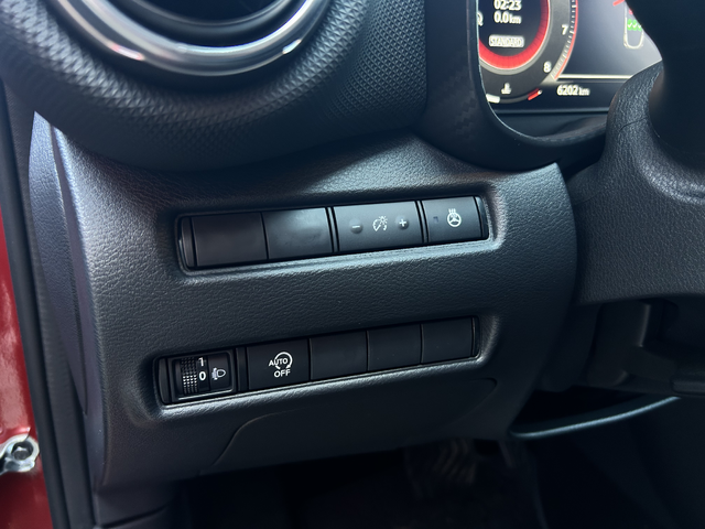 Nissan Juke 1.0 DIG-T N-Connecta 4x2 A/T #44 - автомобили, коли, обяви за нови и употребявани 5