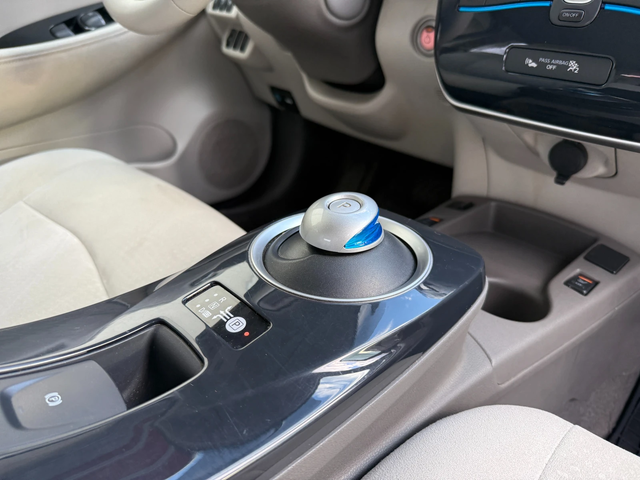 Nissan Leaf Zero Emission - автомобили, коли, обяви за нови и употребявани 15