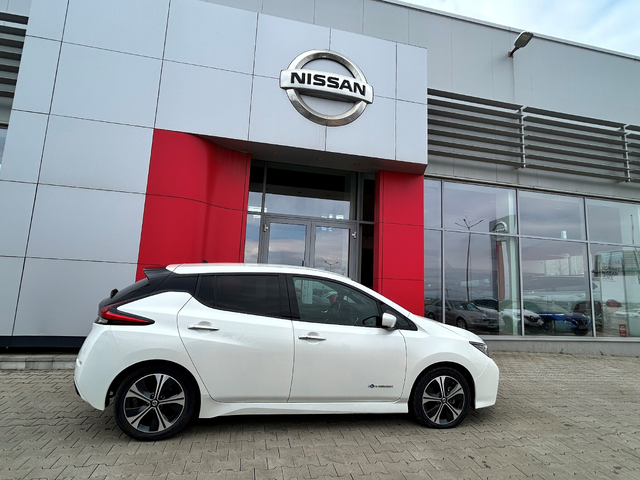 Nissan Leaf 40kwh N-Connecta - автомобили, коли, обяви за нови и употребявани 1