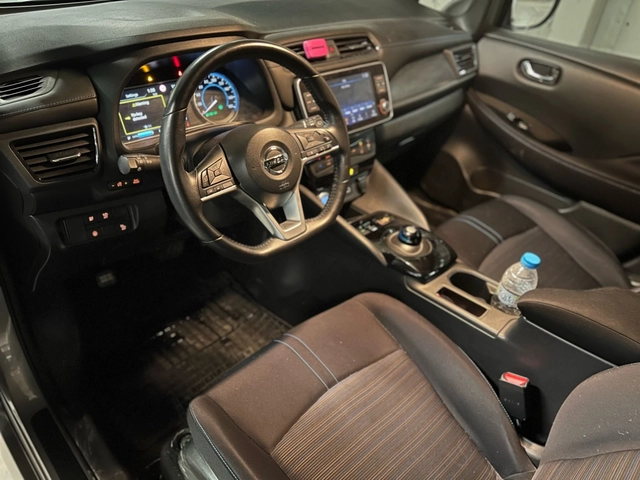 Nissan Leaf 40 KW Лизинг през Уникредит по220 евро - автомобили, коли, обяви за нови и употребявани 9