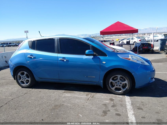 Nissan LEAF ELECTRIC Front Wheel Drive - автомобили, коли, обяви за нови и употребявани 13