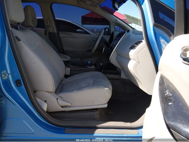 Nissan LEAF ELECTRIC Front Wheel Drive - автомобили, коли, обяви за нови и употребявани 4