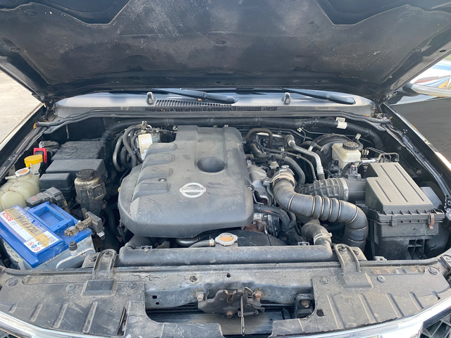 Nissan Navara 2.5 dci 190kc. - автомобили, коли, обяви за нови и употребявани 12