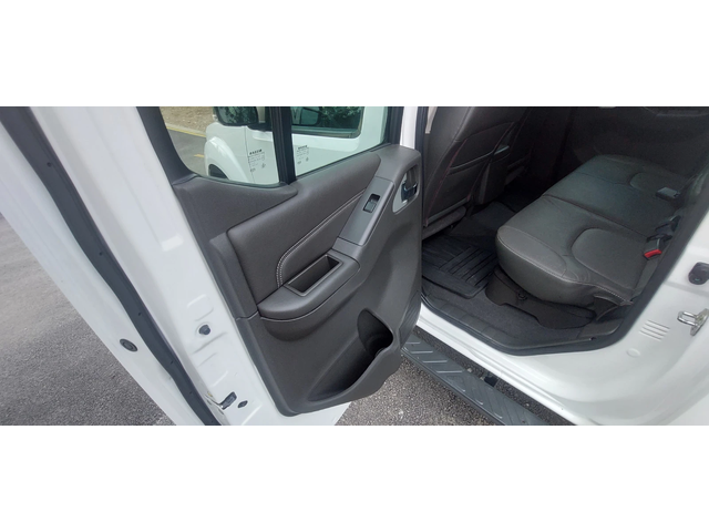 Nissan Navara 3.0 v6 Full  4x4 automat - автомобили, коли, обяви за нови и употребявани 12