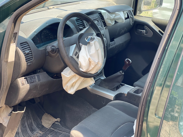 Nissan Navara 2.5DCi 190кс на части - автомобили, коли, обяви за нови и употребявани 7