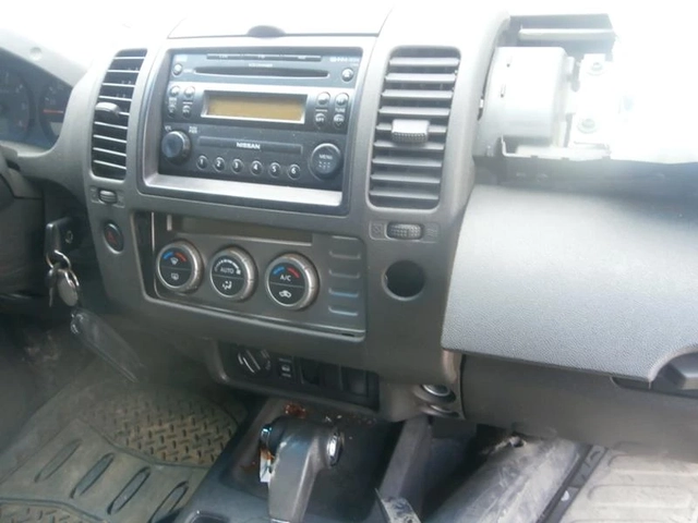 Nissan Navara 2.5dci - автомобили, коли, обяви за нови и употребявани 6