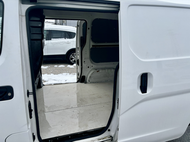 Nissan NV-200 - автомобили, коли, обяви за нови и употребявани 7