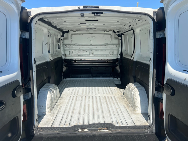 Nissan NV300 1.6 DCI - автомобили, коли, обяви за нови и употребявани 16