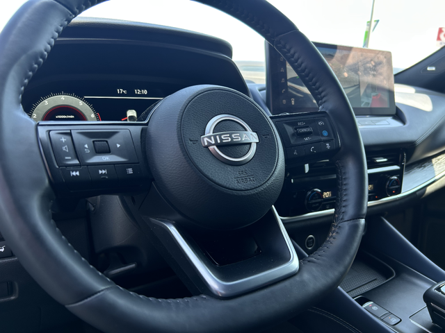 Nissan Qashqai 1.3 DDT Tekna 4x2 A/T - автомобили, коли, обяви за нови и употребявани 4