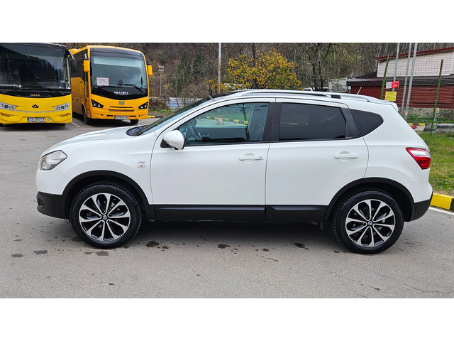 Nissan Qashqai 1.6 Dci 4x4/Panorama/Navig/Klimatron/Top sustoqnie - автомобили, коли, обяви за нови и употребявани 1