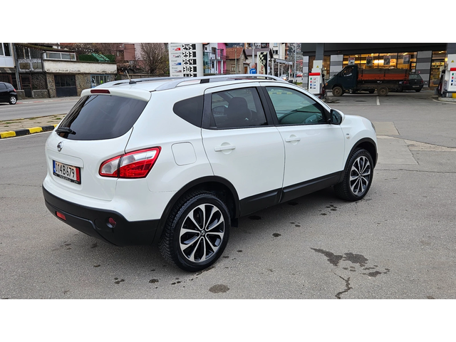 Nissan Qashqai 1.6 Dci 4x4/Panorama/Navig/Klimatron/Top sustoqnie - автомобили, коли, обяви за нови и употребявани 4