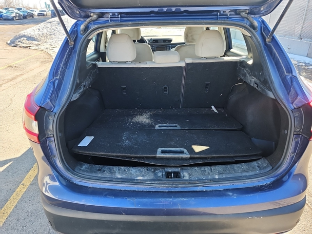 Nissan Qashqai 2L 4cyl AWD - автомобили, коли, обяви за нови и употребявани 11