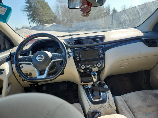 Nissan Qashqai 2L 4cyl AWD - автомобили, коли, обяви за нови и употребявани 9