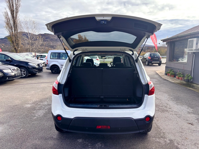 Nissan Qashqai + 2 - автомобили, коли, обяви за нови и употребявани 8